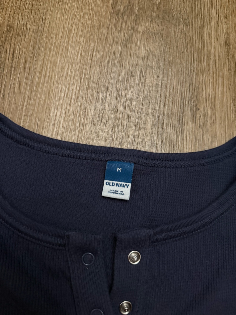 Old Navy Scoop Neck Tee - Picture 3 of 4